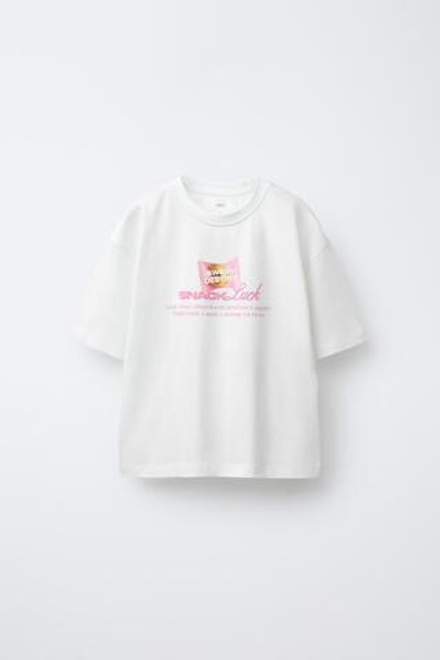 ZARA ФУТБОЛКА С РЕЛЬЕФНЫМ ТЕКСТОМ, БЕЛЫЙ