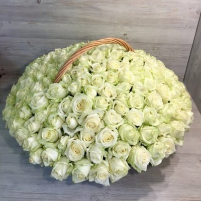 Корзина из 201 белой розы