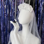 Ободок с фатой и цветами в белом цвете