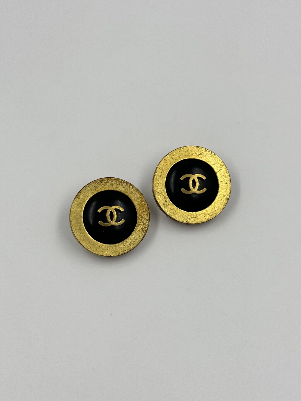 Клипсы с лого Chanel