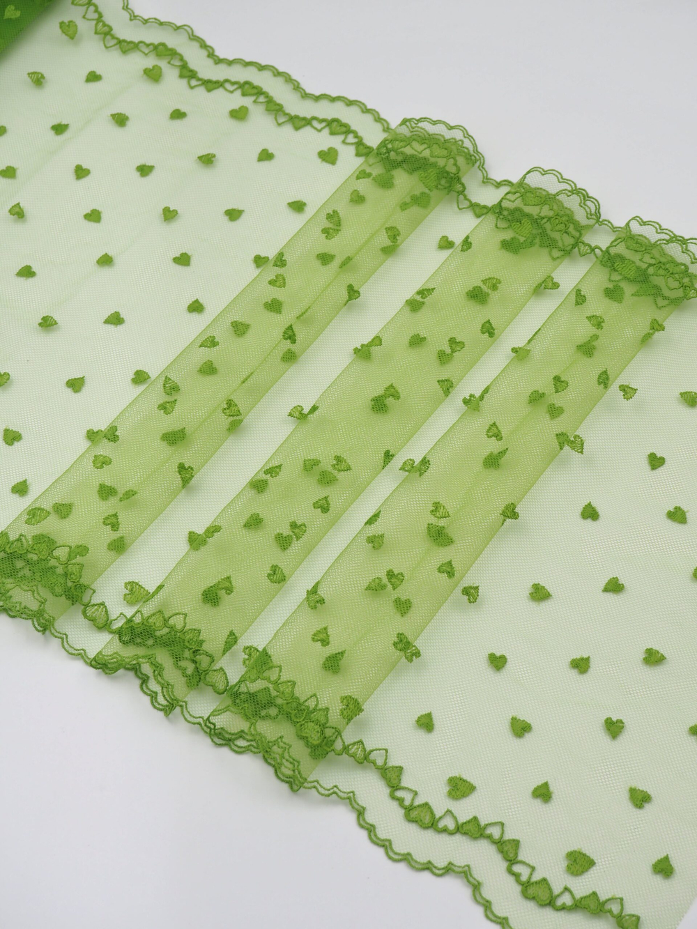 Вышивка на сетке салатовая с сердечками неэластичная ширина 31 см