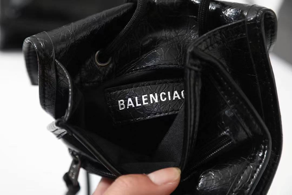 Сумка-мессенджер Balenciaga