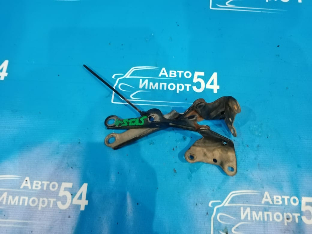 Петля капота левая TOYOTA CAMRY 1993