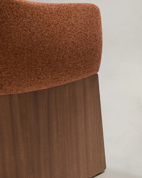 Стул Bosca из терракотового шенилла с ножками из шпона ореха