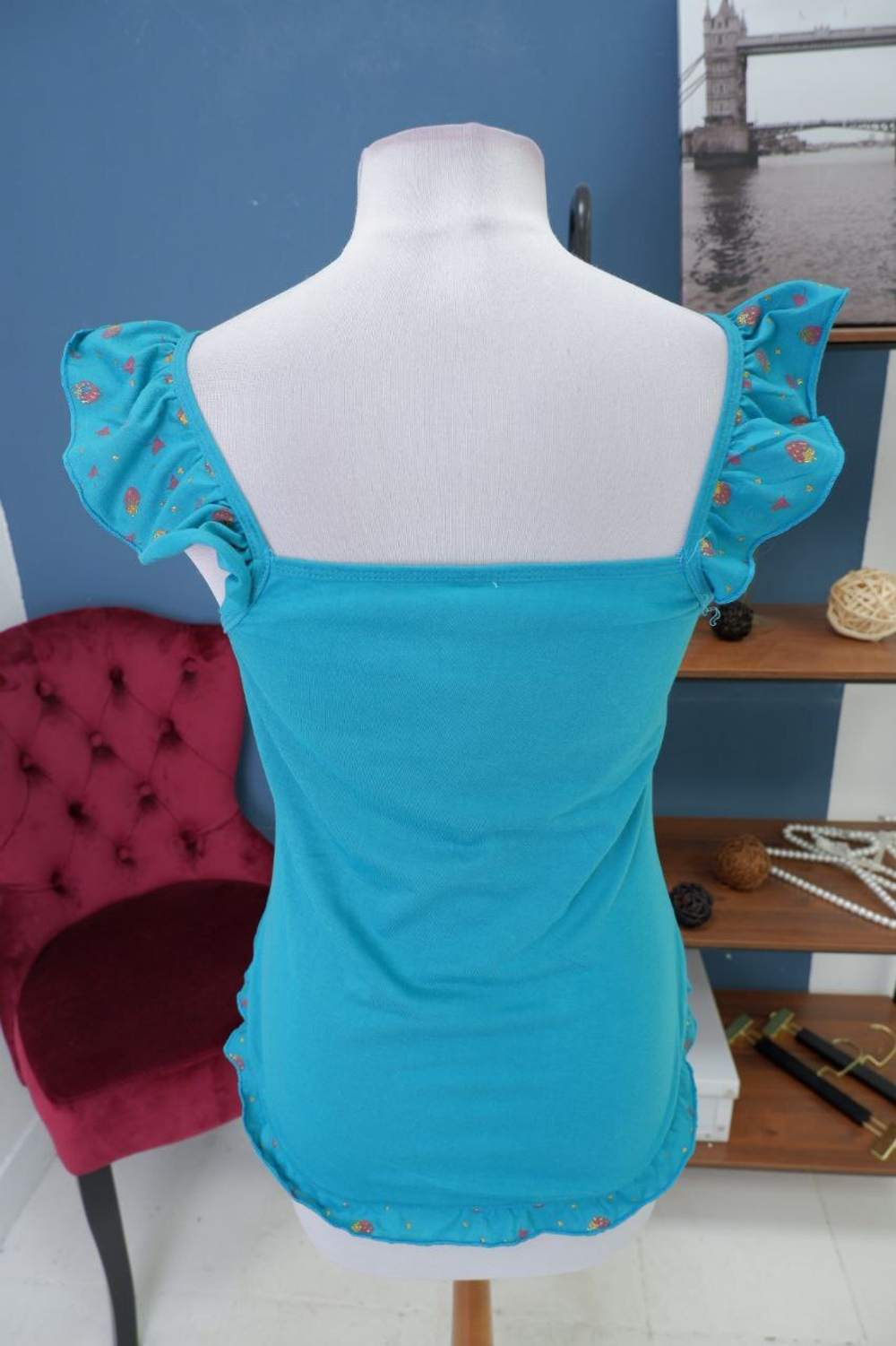 Топ с клубничками 44-46 размер