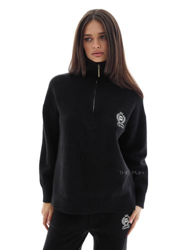 Вязаный костюм с вышивкой в черном цвете