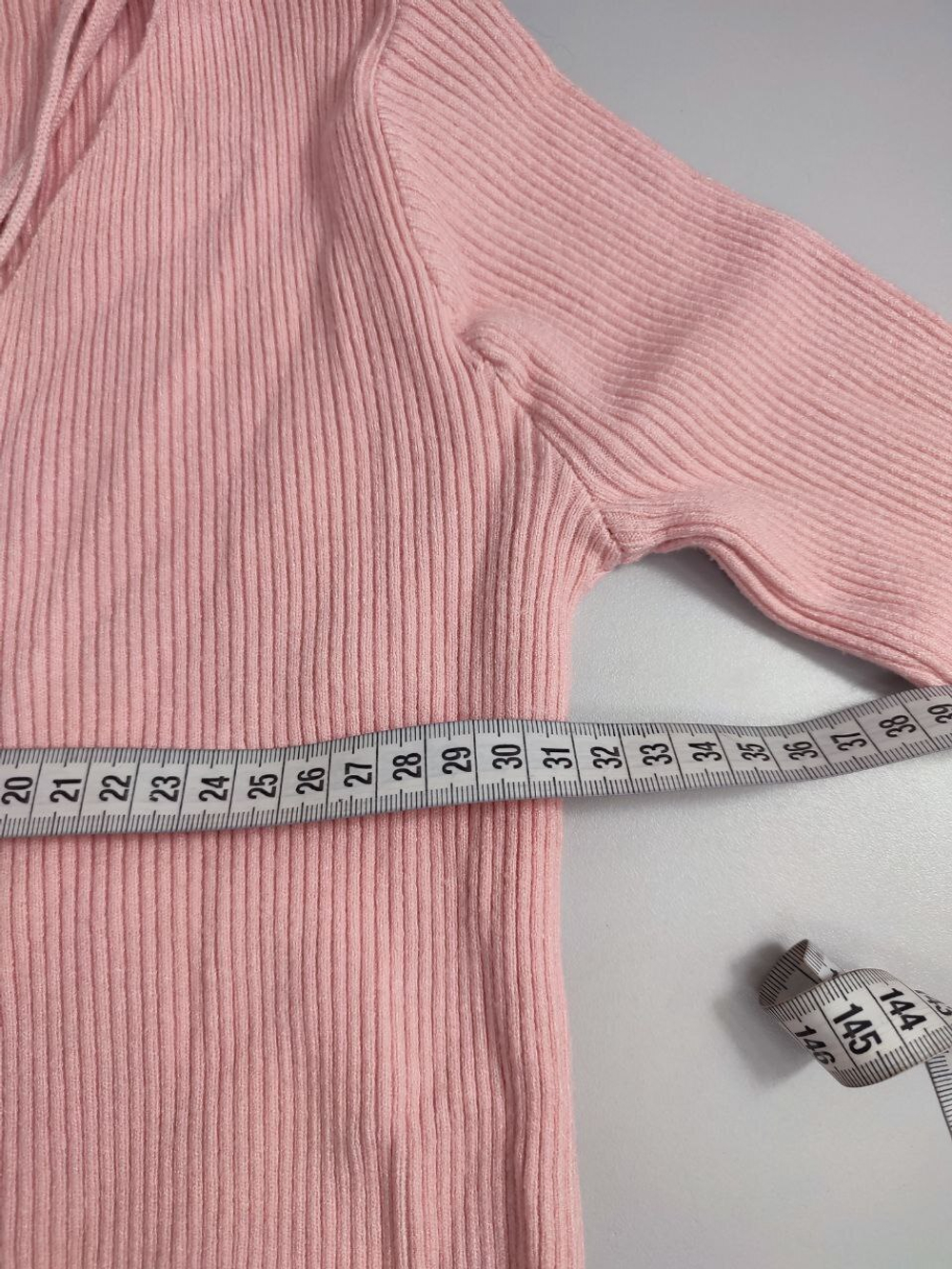 Джемпер розовый с украшением 44 размер