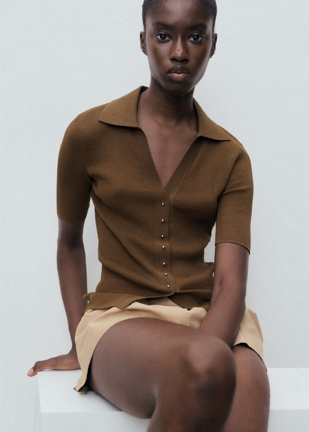 Джемпер в рубчик с отложным воротником