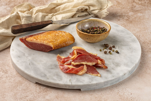 Утиная грудка сырокопченая "Магрэ" "Ретивый кабанчик" в нарезку 100 гр