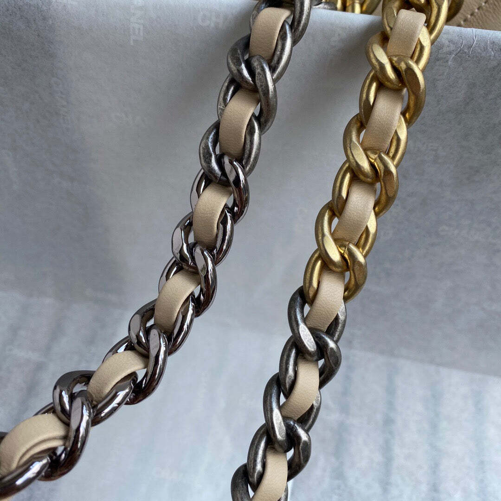 Chanel 19 26 cm