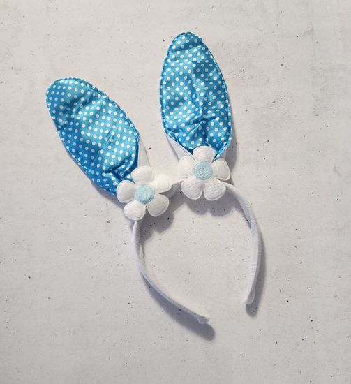 Уши Зайца, белый с голубым