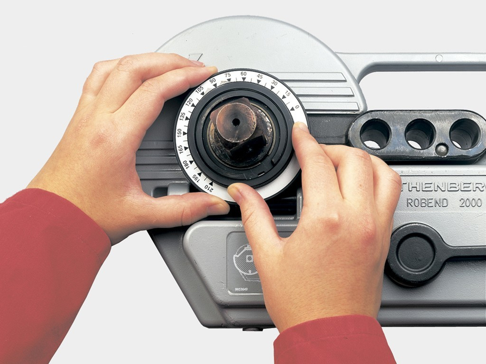 Электр.трубогиб Rothenberger ROBEND 4000, в пластик.ящике без гибочных сегментов