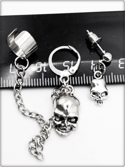 Набор сережек с клипсой "Черепа" серебристые.