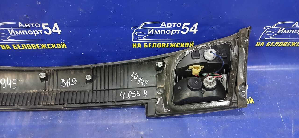 Вставка в багажник центральная SUBARU LEGACY LANCASTER 1998-2003