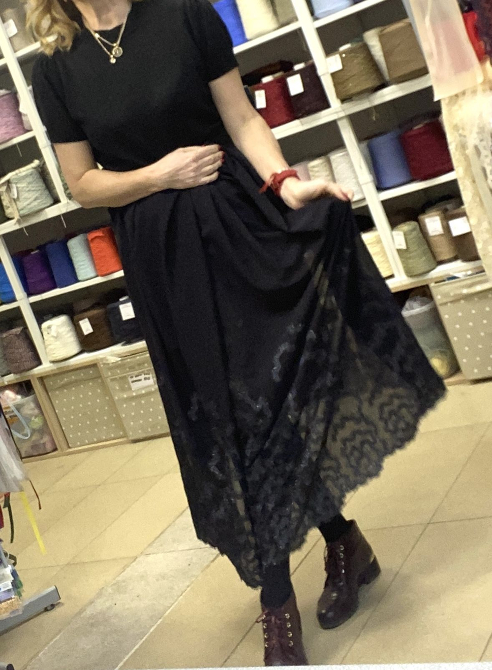 Ткань  натуральный шелк 100%с вышивкой (Италия) ш-120см  цена за 1м