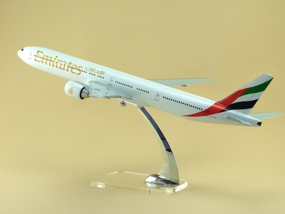Модель самолета Boeing 777-300ER (М1:144, Emirates)