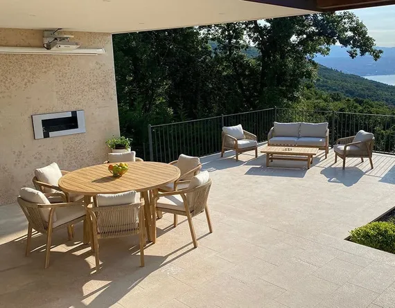 Комплект уличной мебели Ravona из массива акации, 2 кресла, столик