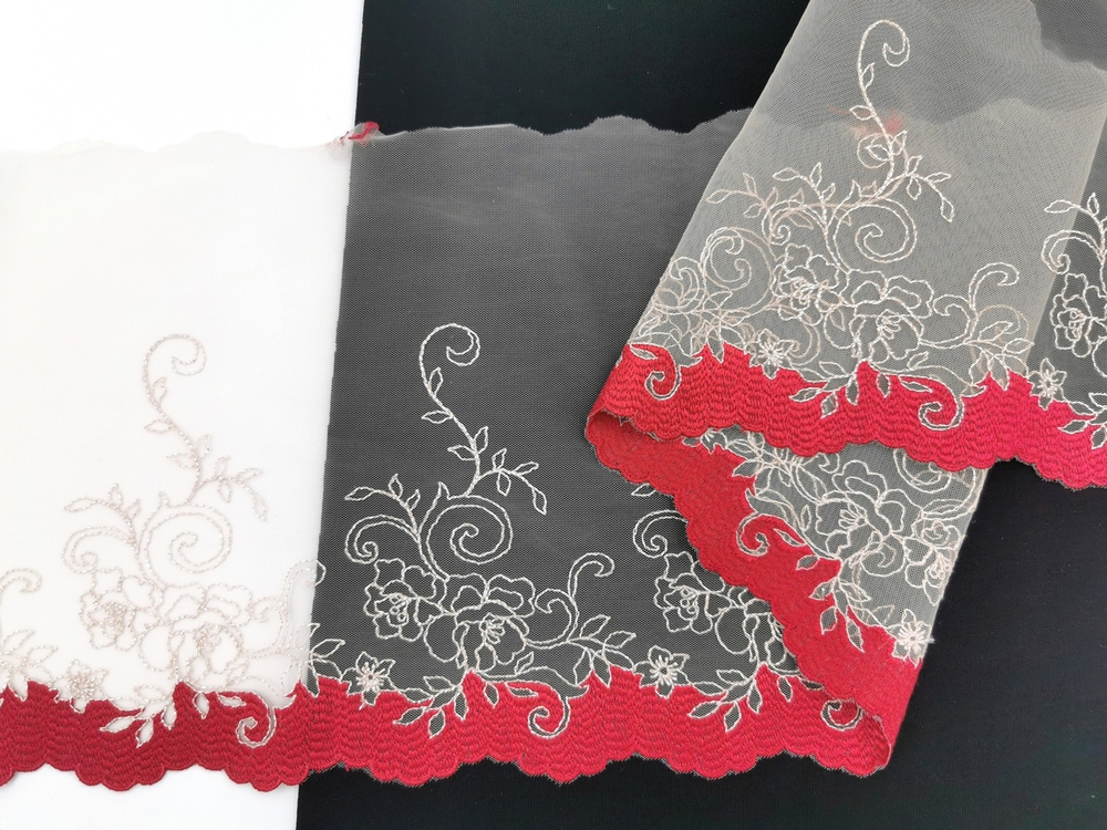 Вышивка на сетке, ЛЕВАЯ, 19 см, бежевая с блестящей нитью и темно-красным краем , (Артикул: VS-1012), м