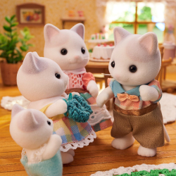 Sylvanian Families - Семья кошек цвета латте 5738 / артикул   5738  / GTIN 5054131057384