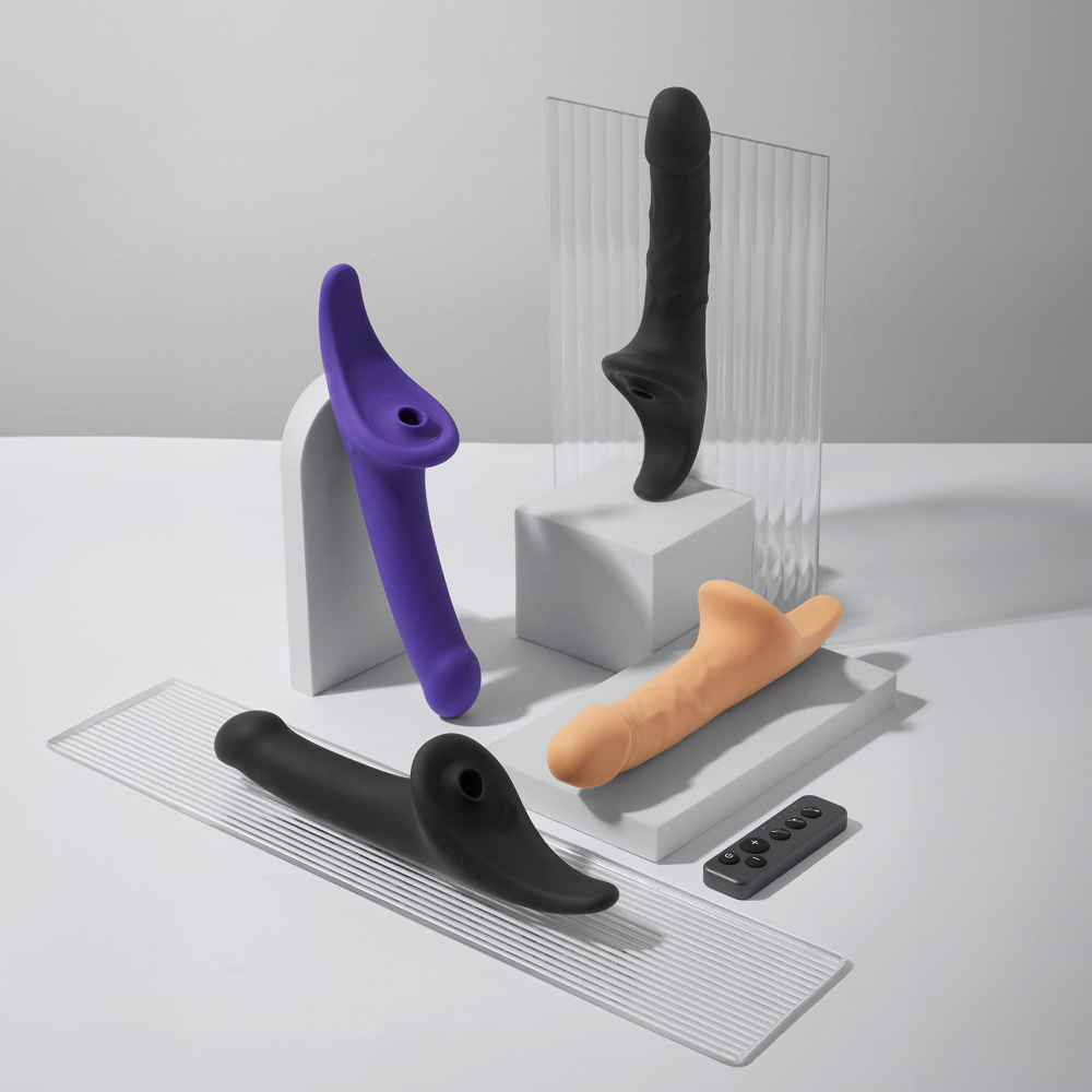 Strap-on-me MULTI ORGASM DILDO - Фаллоимитатор c клиторальной стимуляцией и вибрацией, L