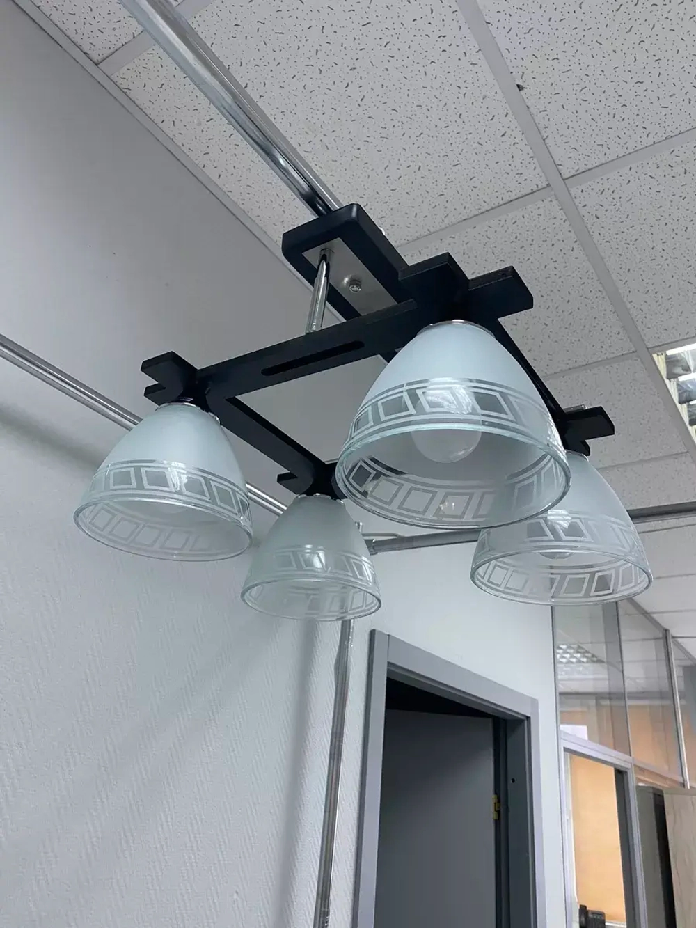 Люстра потолочная LOTER  E27*4*60W черный, хром