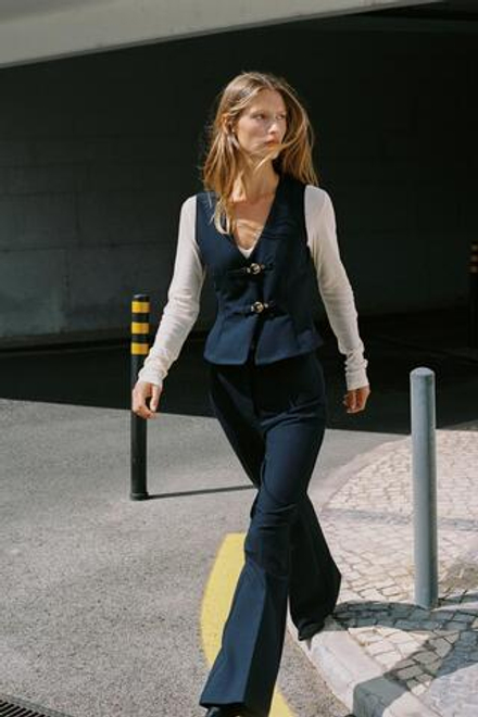 ZARA ТОП ИЗ КРЕПА С ПРЯЖКАМИ, МОРСКОЙ СИНИЙ