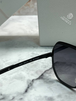 Солнечные очки Prada