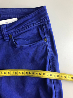 Джинсы яркого синего цвета, маркировка S, визуально 44 размер