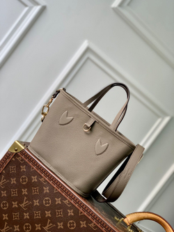 Louis Vuitton Neverfull Bandouliere Inside Out BB