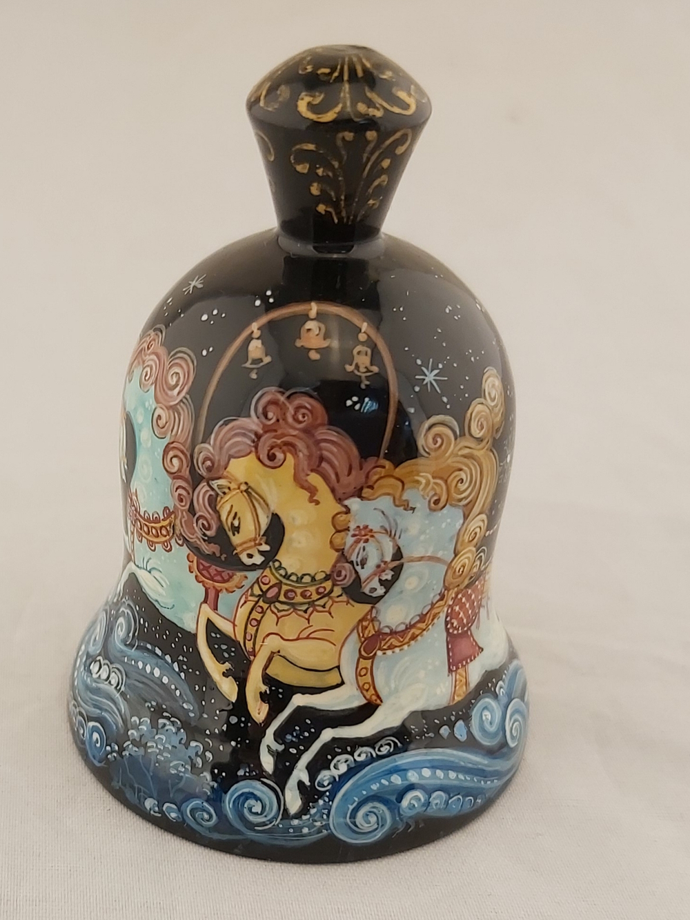 Елочная игрушка-колокольчик с росписью Палех "Тройка"