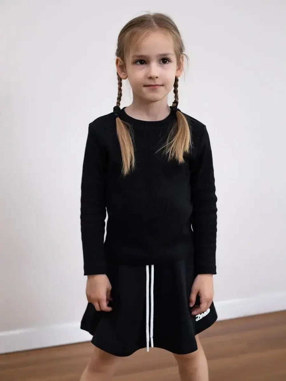 Летний костюм для девочки, свитшот и юбка