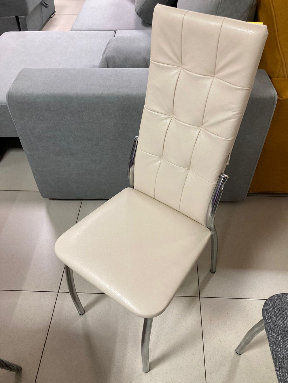 Стул Хилтон каркас хром квадрат основание экокожа ваниль