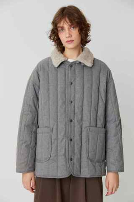 Зимняя стёганая куртка с меховым воротником в серую ёлочку