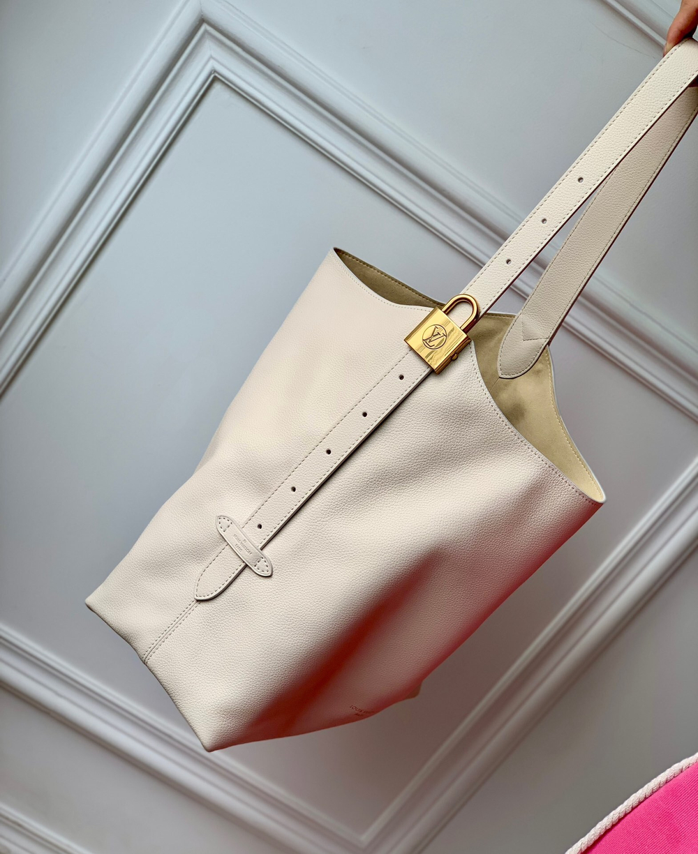 Louis Vuitton Low Key Hobo MM