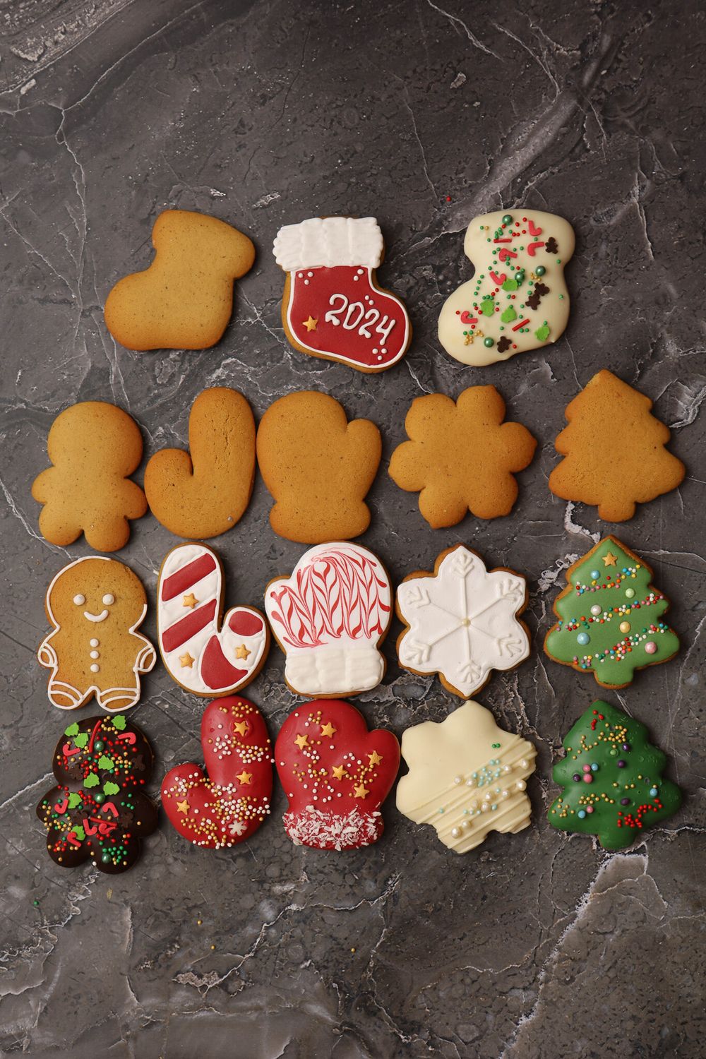 Новогодние мини пряники: размер в среднем 6,5*5см