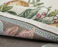 Скатерть-наперон 100х100см Mix&Match Home Золотые шары и ягоды бежевая