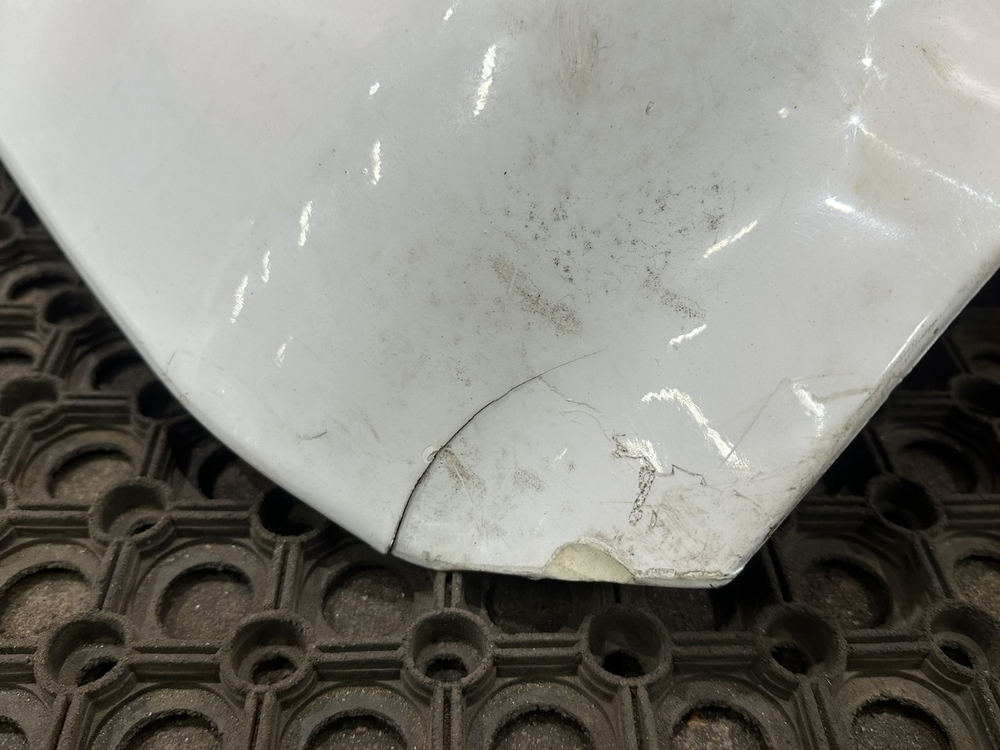 Облицовка фары левой