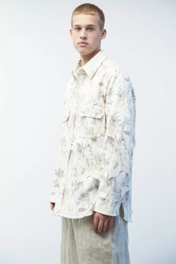 Объемная мужская рубашка с тропическими цветами