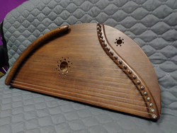 Гусли шлемовидные 20 струн с подлокотником