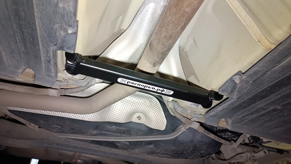 Распорка средняя нижняя Suzuki Swift 5 (ZC33S)