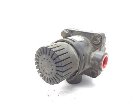 Ускорительный клапан МАН ТГМ ТГЛ ТГА , за передним колесом 81.52116-6074  б/у