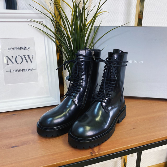 Кожаные ботинки