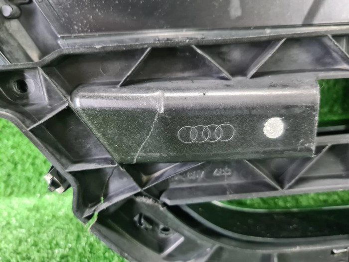 Решетка радиатора Audi A8 4 D5 (2017-2022)