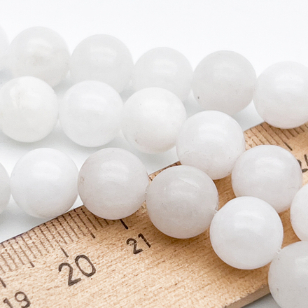 Кварц белый бусины, диаметр около 10-10,3 мм, цена за 18-19 шт (1/2 нити)