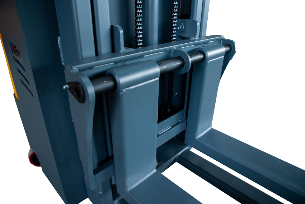 Штабелер самоходный 1,5 т 1,6 м XILIN CDD15K-EN 24/105 В/Ач с раздвижными вилами (с платформой)