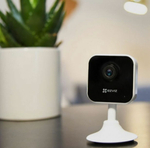 EZVIZ H1c Миниатюрная Wi-Fi-камера с универсальным разъемом Type-C.