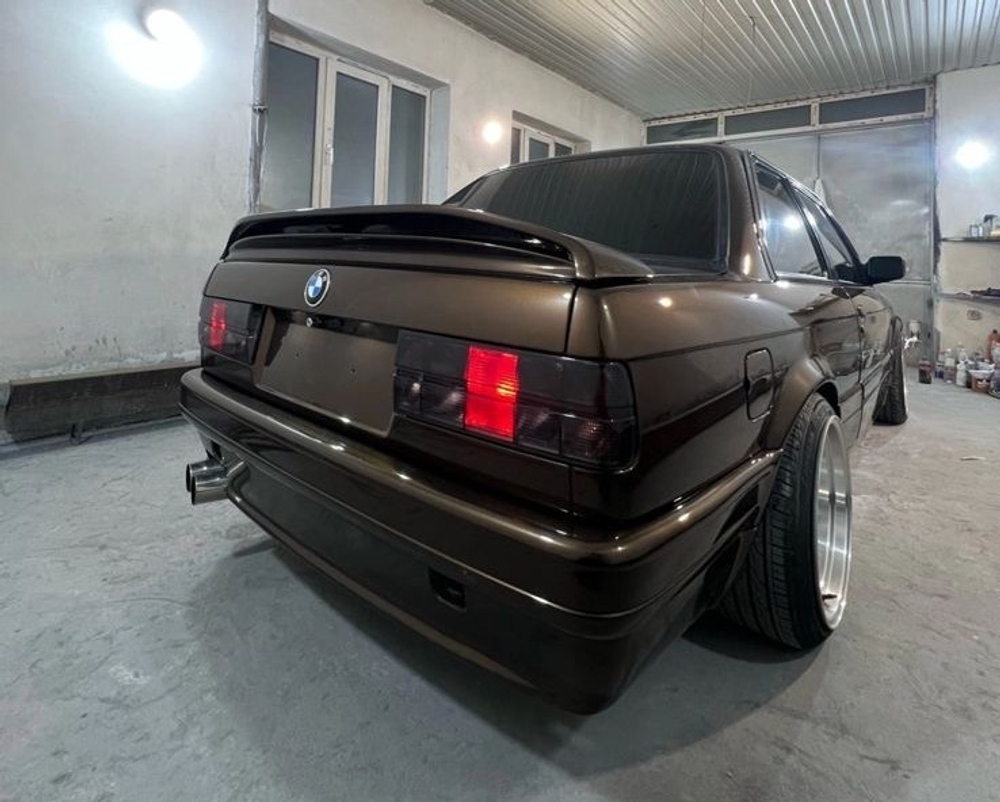 BMW E30 Mtech2 Спойлер (Реплика "Стекловолокно")