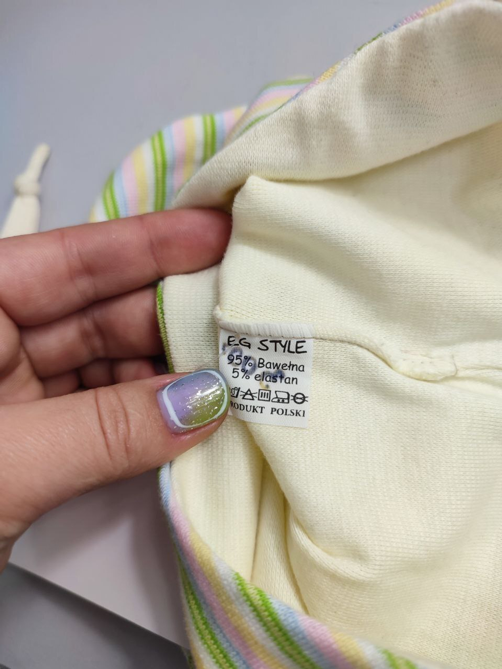 Шапка-чепчик красивая в полоску на 0-3 месяца