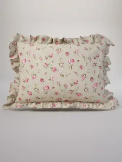 Декоративная наволочка с рюшами, оборками "Розовые бутоны на бежевом" 50х70 см, 1 шт, без молнии