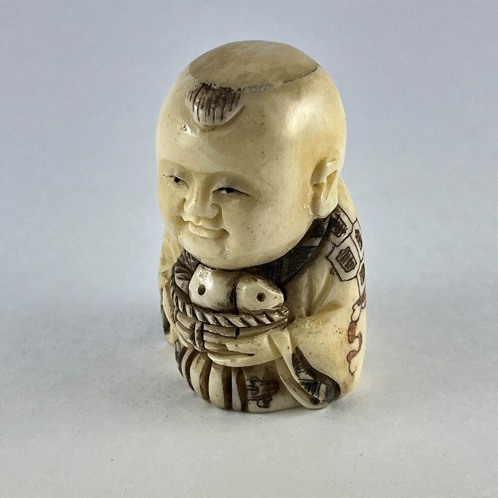 Статуэтка нэцкэ Мальчик с карпом на удачу